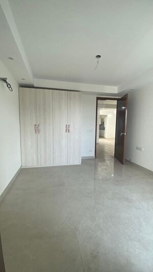 Room in 3 BHK Builder Floor at Sector 23a – for Rent
