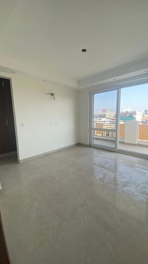 Room in 3 BHK Builder Floor at Sector 23a – for Rent