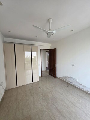Room in 3.5 BHK Builder Floor at BPTP Amstoria Country Floor, Sector 102 – for Sale