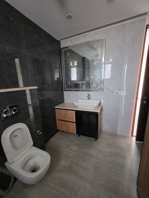Parking in 3.5 BHK Builder Floor at BPTP Amstoria Country Floor, Sector 102 – for Sale