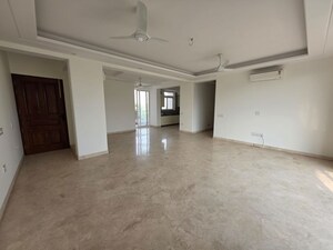 Room in 3.5 BHK Builder Floor at BPTP Amstoria Country Floor, Sector 102 – for Sale