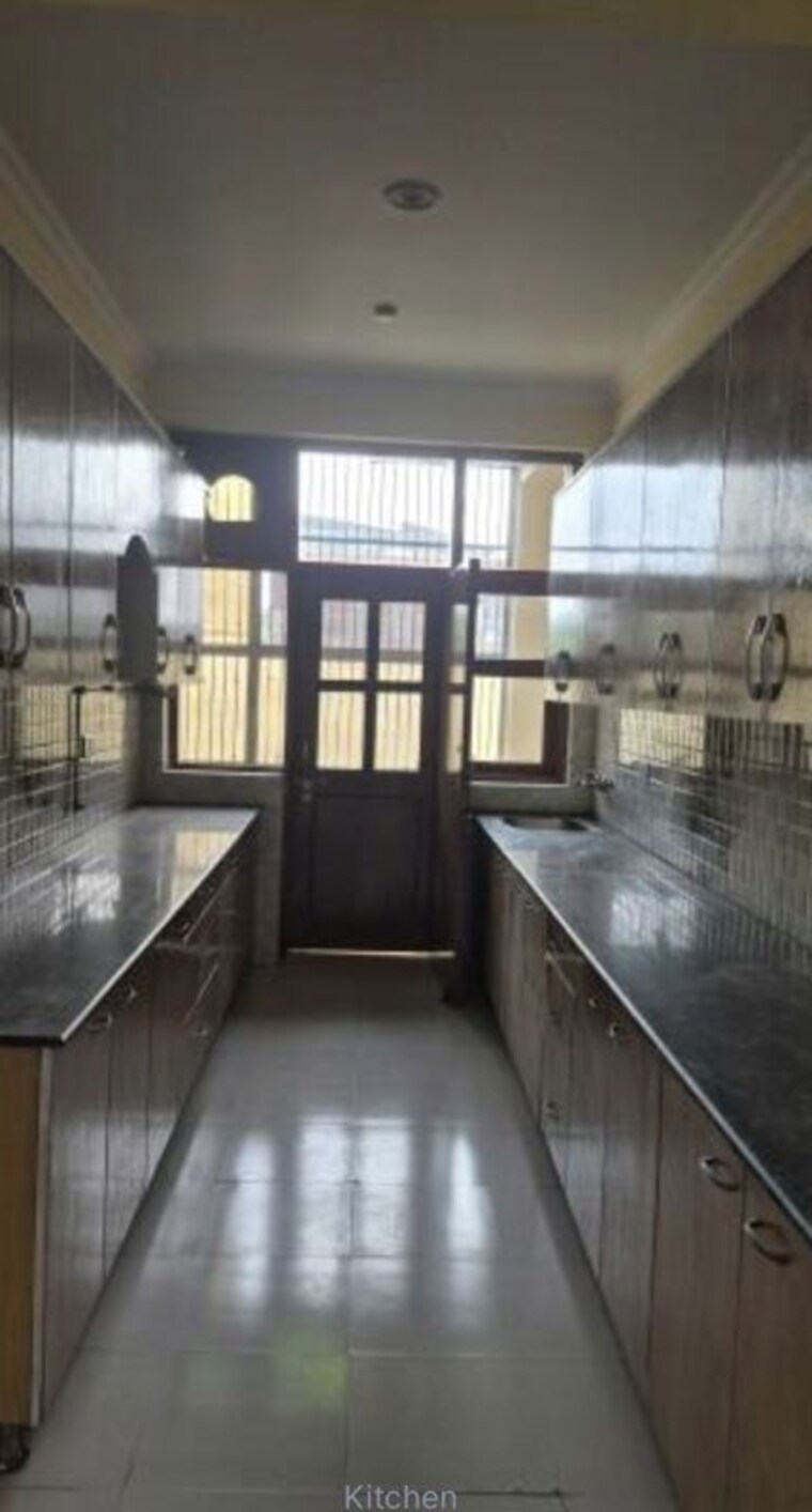 Kitchen, sector swarn nagri 3 Bedroom 200 Sq.Mt. Independent House In Sector Swarn Nagri Greater Noida 10749540