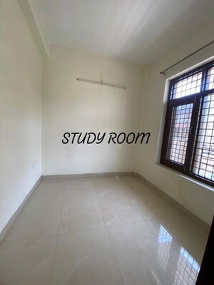 Room in 3.5 BHK Builder Floor at Sector 23 – for Rent