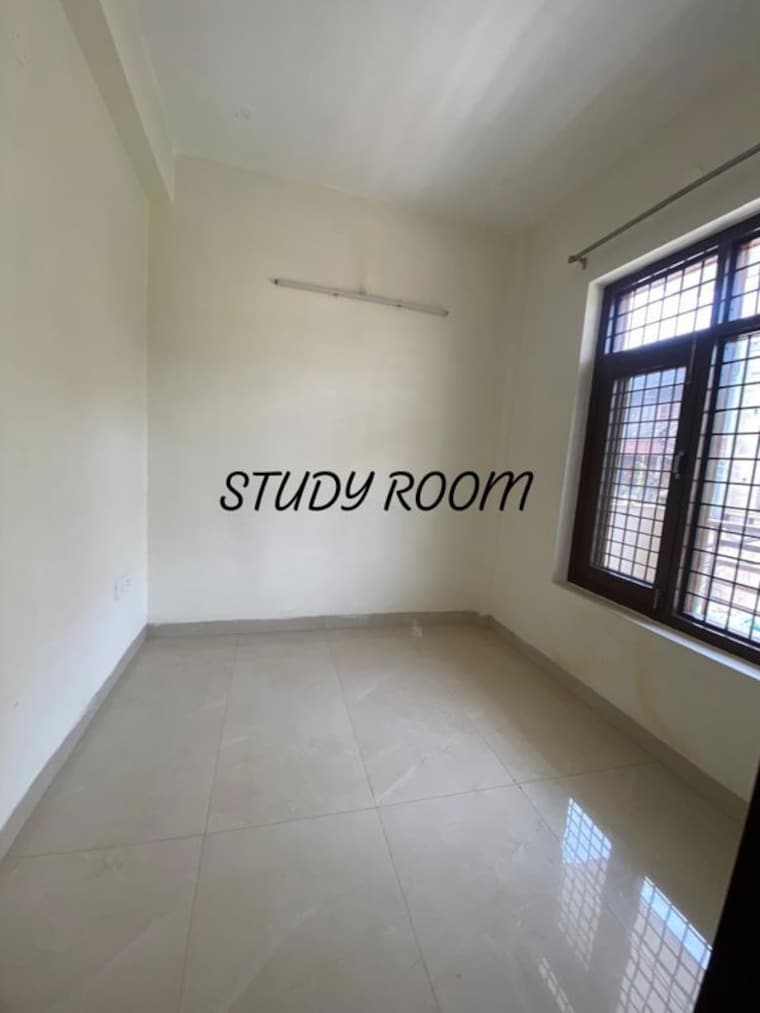 Room, sector 23 3.5 Bedroom 1700 Sq.Ft. Builder Floor In Sector 23 Gurgaon 10749545