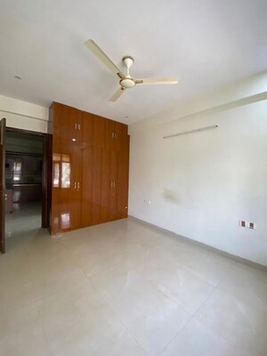 Room in 3.5 BHK Builder Floor at Sector 23 – for Rent