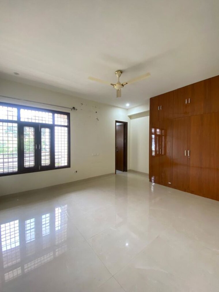 Room, sector 23 3.5 Bedroom 1700 Sq.Ft. Builder Floor In Sector 23 Gurgaon 10749545