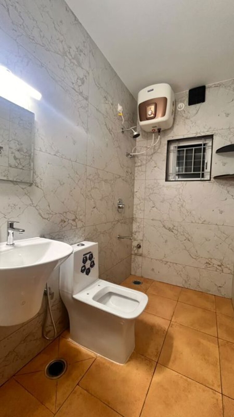 Bathroom, btm layout 2 Bedroom 1100 Sq.Ft. Builder Floor In Btm Layout Bangalore 10749577