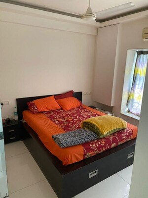 Bedroom in 1 BHK Apartment at Bandra West – for Rent