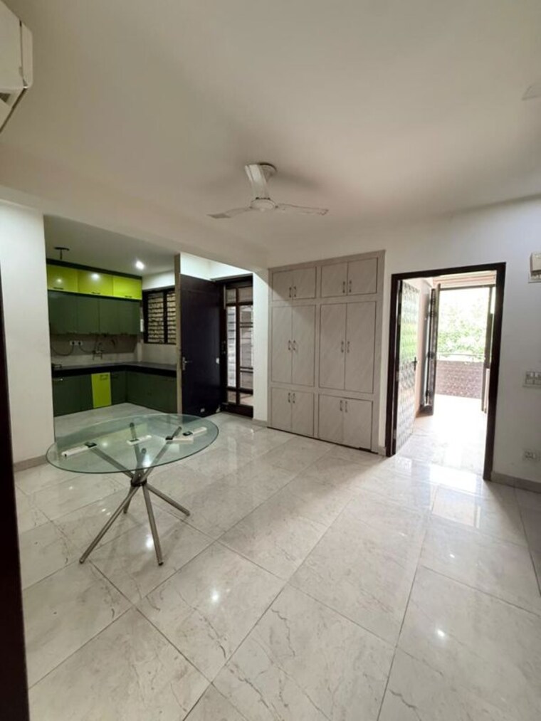 Room, sector 57 3 Bedroom 204 Sq.Yd. Builder Floor In Sector 57 Gurgaon 10749587
