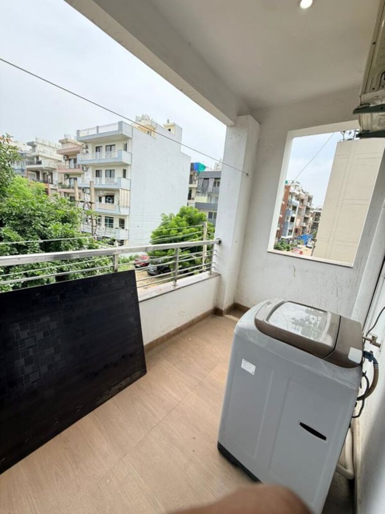 Balcony, sector 57 3 Bedroom 204 Sq.Yd. Builder Floor In Sector 57 Gurgaon 10749587