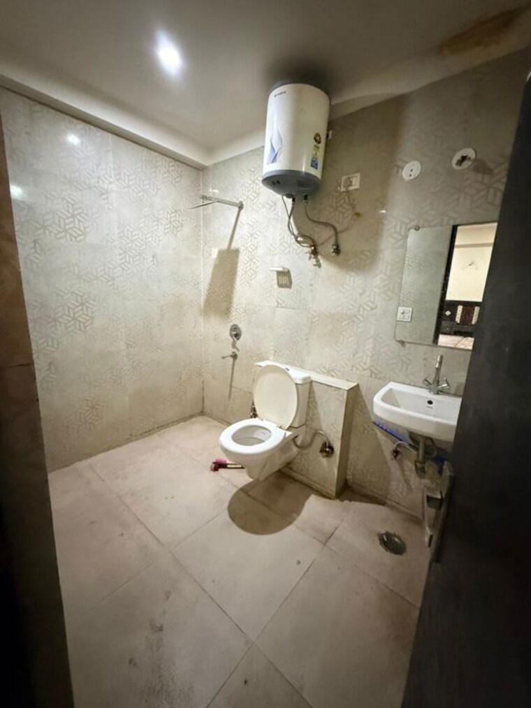 Bathroom, sector 57 3 Bedroom 204 Sq.Yd. Builder Floor In Sector 57 Gurgaon 10749587