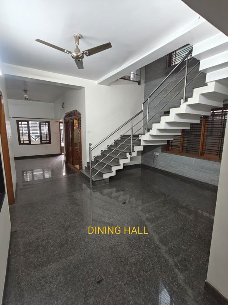  Parking, 4th block 4 Bedroom 2400 Sq.Ft. Independent House In 4th Block Bangalore 10749608