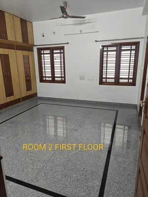 Room in 4 BHK Independent House at 4th Block – for Rent
