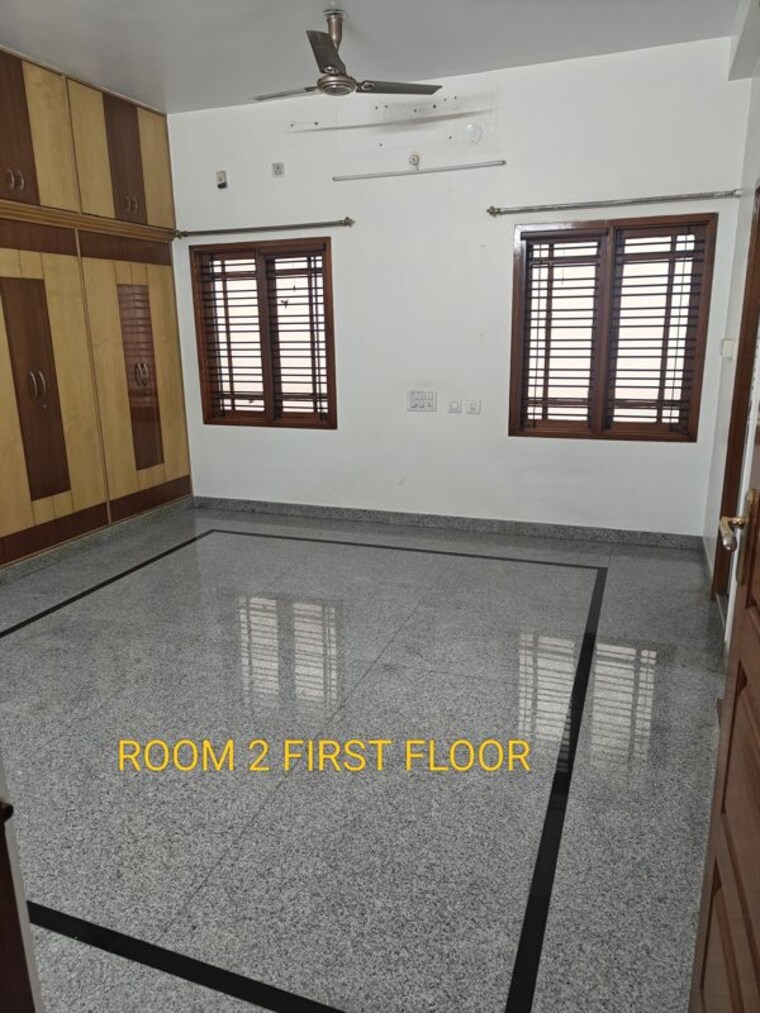Room, 4th block 4 Bedroom 2400 Sq.Ft. Independent House In 4th Block Bangalore 10749608