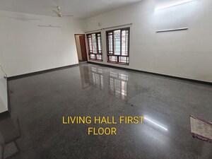 Room in 4 BHK Independent House at 4th Block – for Rent