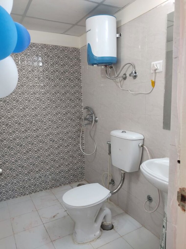 Bathroom, gaur-city-2-14th-avenue 1 Bedroom 530 Sq.Ft. Apartment In Sector 16c Greater Noida Greater Noida 10749595