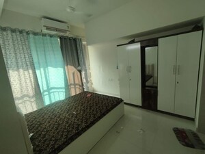 Room in 2 BHK Apartment at L And T Seawoods Residences, Seawoods – for Rent