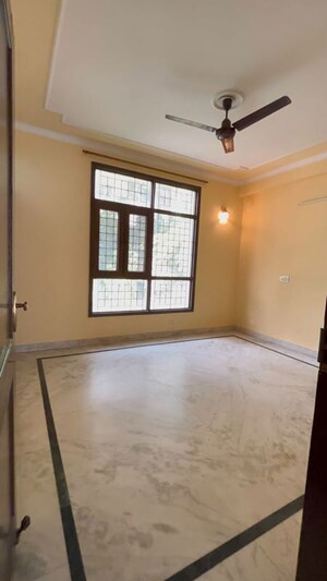 Room in 2 BHK Builder Floor at Palam Vihar – for Rent
