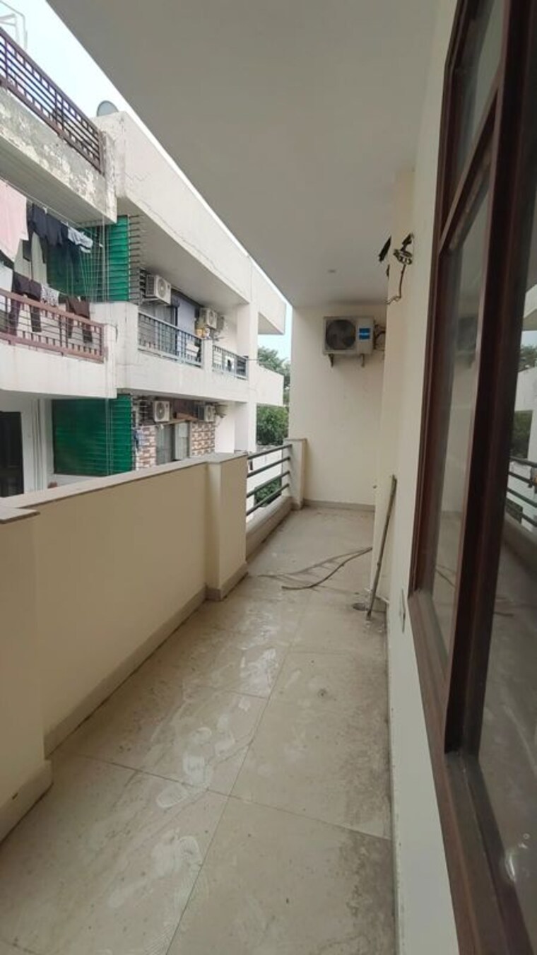 Balcony, sector 46 2 Bedroom 150 Sq.Yd. Builder Floor In Sector 46 Gurgaon 10749616