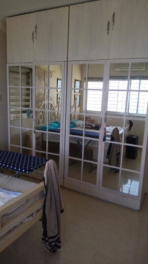 Room in 3 BHK Apartment at Twin Towers, Prabhadevi – for Rent