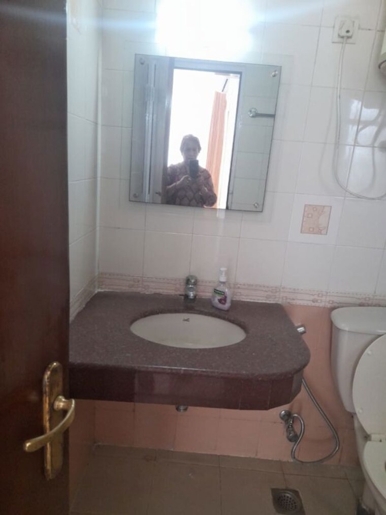 Bathroom, suncity-essel-tower 3 Bedroom 1800 Sq.Ft. Apartment In Sector 28 Gurgaon 10746960