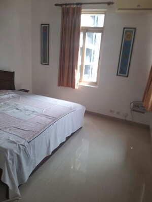 Room in 3 BHK Apartment at Suncity Essel Tower, Sector 28 – for Rent