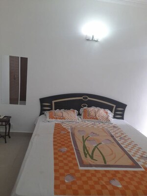 Bedroom in 3 BHK Apartment at Suncity Essel Tower, Sector 28 – for Rent