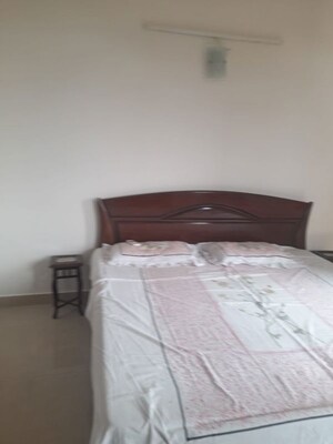 Bedroom in 3 BHK Apartment at Suncity Essel Tower, Sector 28 – for Rent
