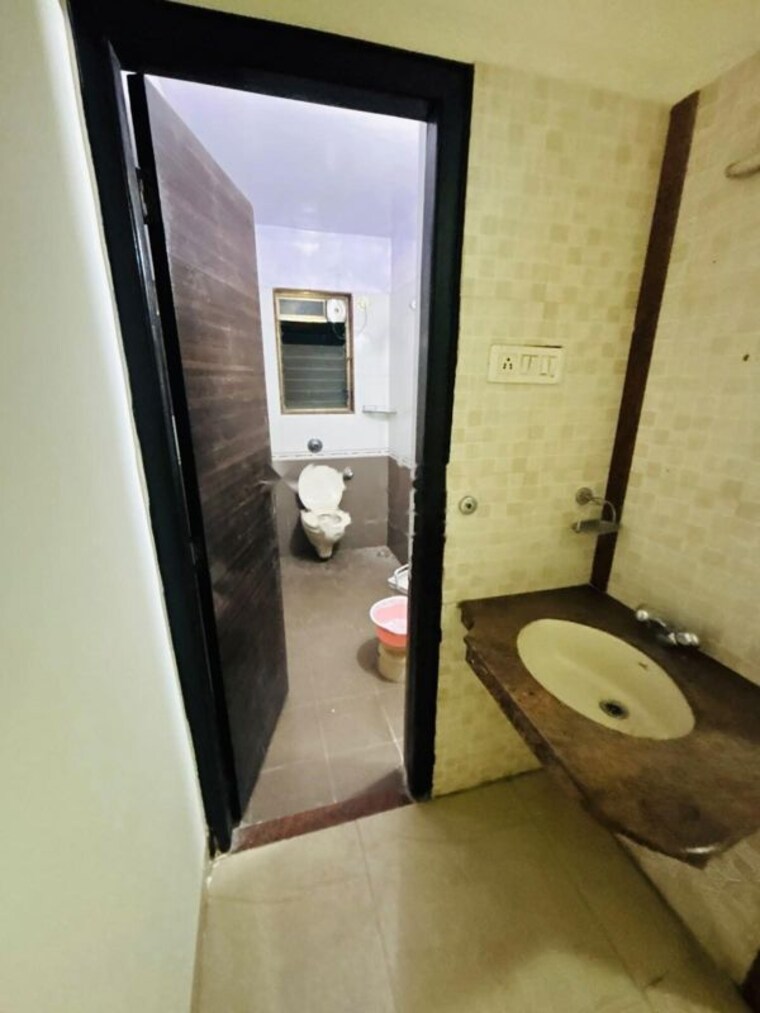 Bathroom, regency-gardens 3 Bedroom 1600 Sq.Ft. Apartment In Kharghar Sector 6 Navi Mumbai 10749662