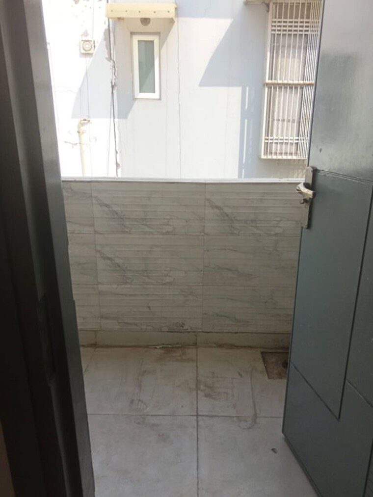 Bathroom, janakpuri 3 Bedroom 1350 Sq.Ft. Builder Floor In Janakpuri Delhi 10743442