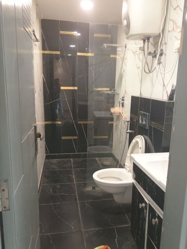Bathroom, janakpuri 3 Bedroom 1350 Sq.Ft. Builder Floor In Janakpuri Delhi 10743442