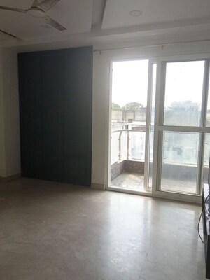 Room in 3 BHK Builder Floor at Janakpuri – for Rent