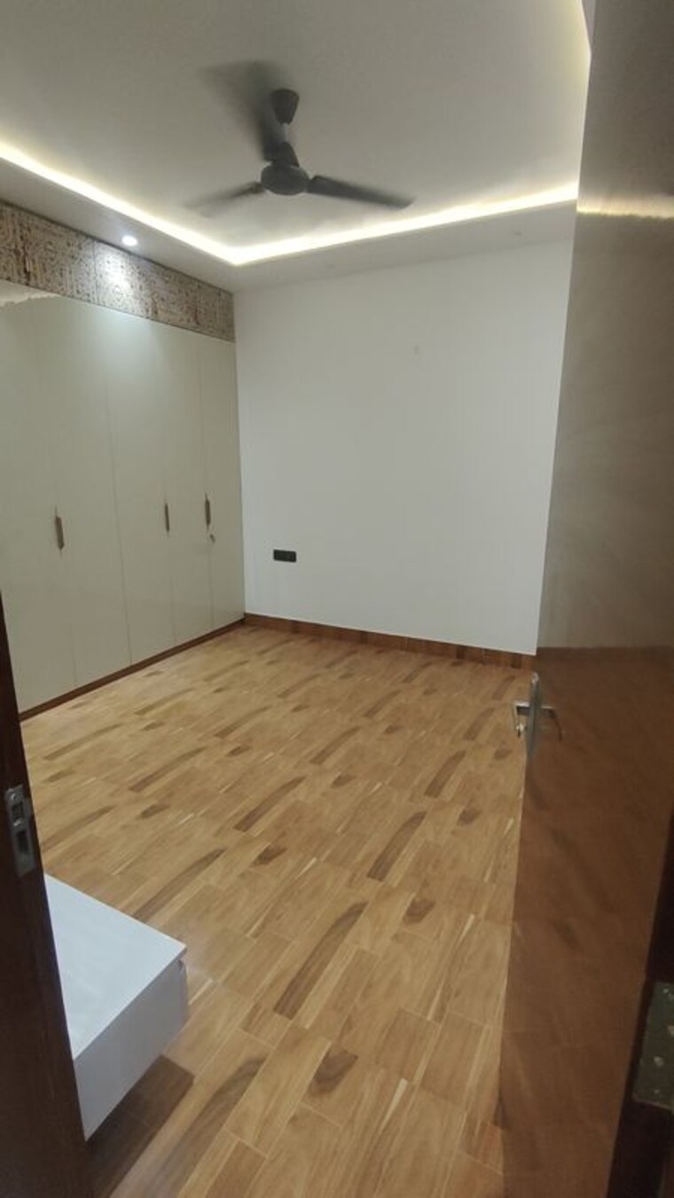 Room, ashok vihar 3 Bedroom 125 Sq.Yd. Builder Floor In Ashok Vihar Delhi 10749676