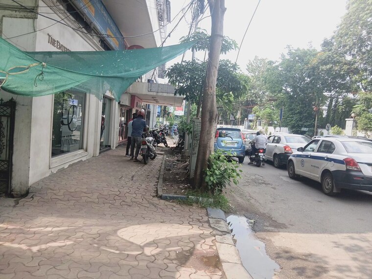 Team Area, camac street Commercial Showroom 500 Sq.Ft. In Camac Street Kolkata 10749652