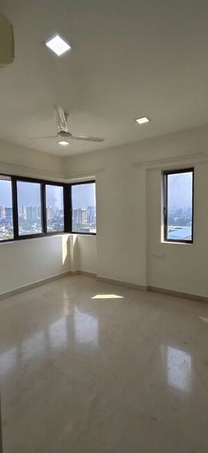 Room in 2 BHK Apartment at Khar West – for Rent