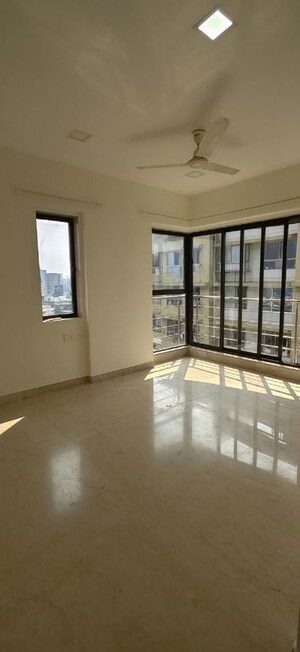 Room in 2 BHK Apartment at Khar West – for Rent