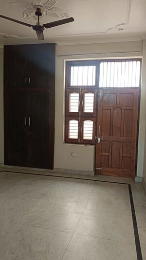 Room in 2 BHK Builder Floor at Sector 46 – for Rent