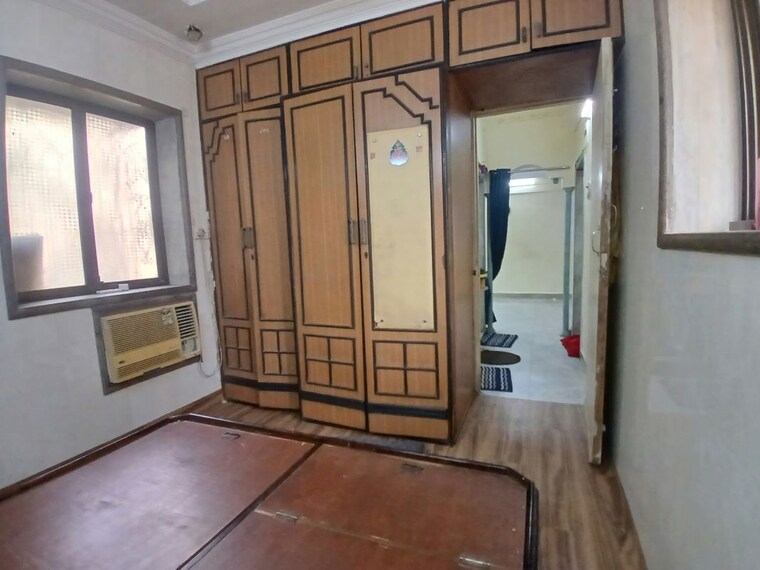 Room, raheja-township 1 Bedroom 400 Sq.Ft. Apartment In Malad East Mumbai 10749621