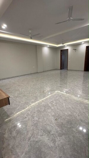 Room in 4 BHK Builder Floor at Palam Vihar – for Rent