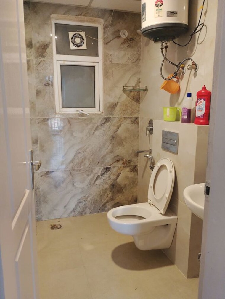 Bathroom, omaxe-the-palace 3 Bedroom 1550 Sq.Ft. Apartment In Gomti Nagar Lucknow 10749852