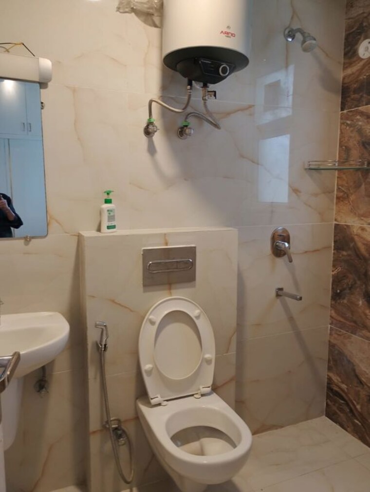 Bathroom, omaxe-the-palace 3 Bedroom 1550 Sq.Ft. Apartment In Gomti Nagar Lucknow 10749852
