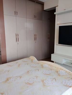 Room in 3 BHK Apartment at Omaxe The Palace, Gomti Nagar – for Sale