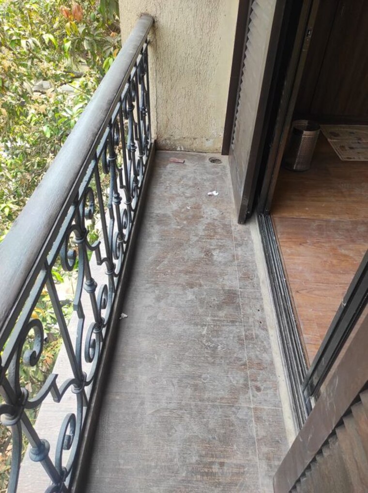Balcony, satellite-tower 3 Bedroom 1150 Sq.Ft. Apartment In Goregaon East Mumbai 10749871