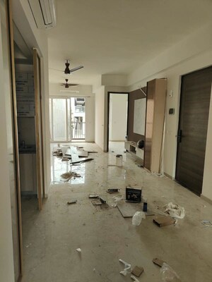 Room in 2.5 BHK Apartment at Emaar Emerald Estate, Sector 65 – for Rent