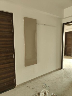 Room in 2.5 BHK Apartment at Emaar Emerald Estate, Sector 65 – for Rent