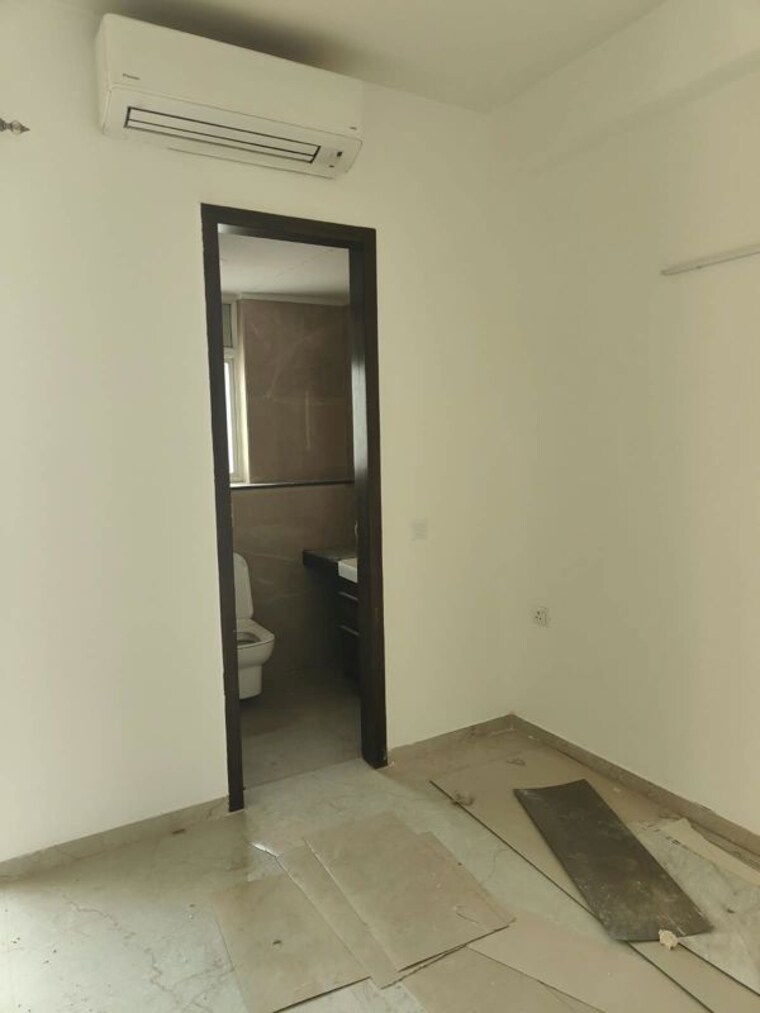 Room, emaar-emerald-estate 2.5 Bedroom 1020 Sq.Ft. Apartment In Sector 65 Gurgaon 10749869