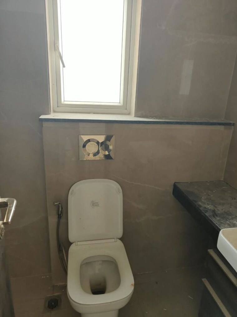 Bathroom, emaar-emerald-estate 2.5 Bedroom 1020 Sq.Ft. Apartment In Sector 65 Gurgaon 10749869