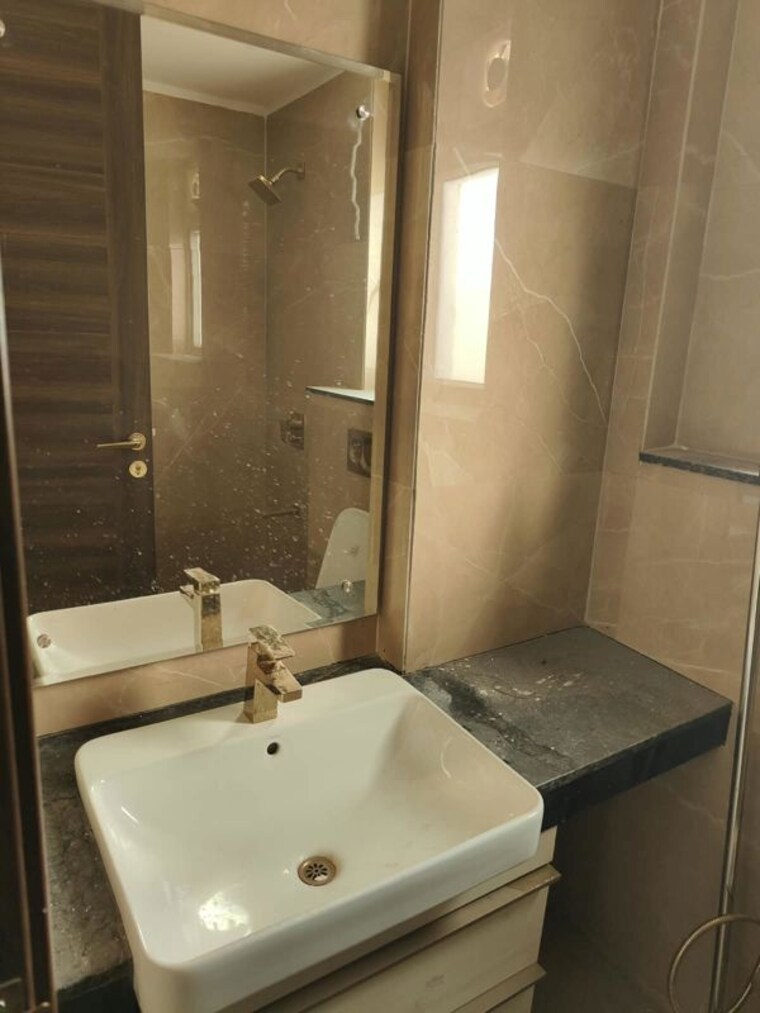 Bathroom, emaar-emerald-estate 2.5 Bedroom 1020 Sq.Ft. Apartment In Sector 65 Gurgaon 10749869