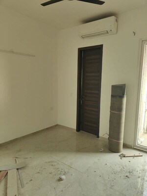 Room in 2.5 BHK Apartment at Emaar Emerald Estate, Sector 65 – for Rent