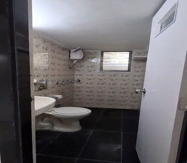 Bathroom, matunga east 2 Bedroom 765 Sq.Ft. Apartment In Matunga East Mumbai 10749879